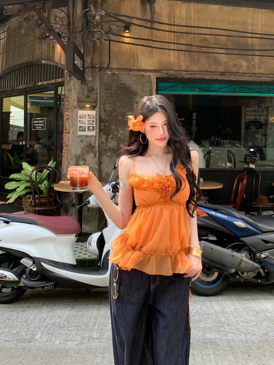 Điệu đà xuống phố cùng những chiếc kẹp tóc hoa - Hình 1