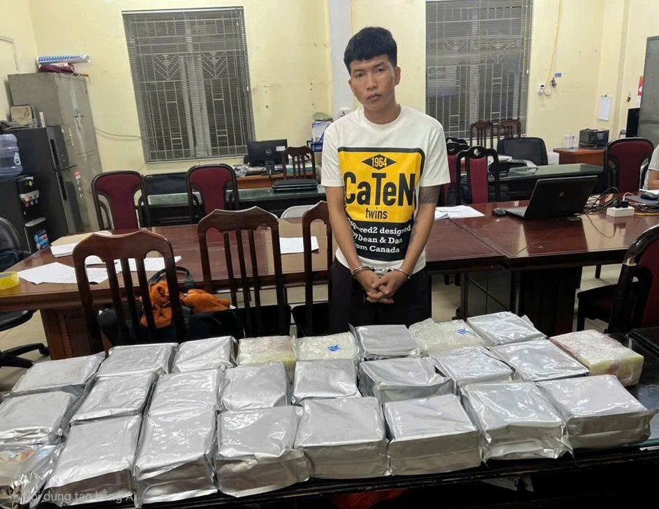 Triệt phá đường dây ma túy xuyên quốc gia, thu giữ 55kg ma túy đá - Hình 1