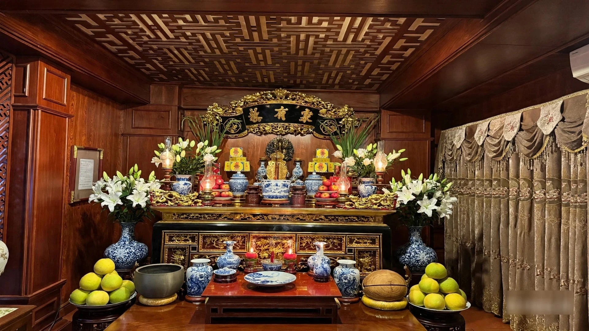 Vì sao người xưa đặt đèn dầu trên bàn thờ, còn thường xuyên phải thắp sáng? - Hình 2