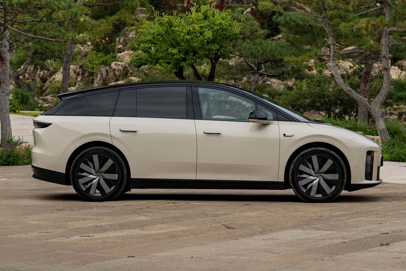 Xe điện công suất 536 mã lực, tầm hoạt động 780km, sạc 10 phút đi thêm 50 km, giá gần 1 tỷ đồng - Hình 2