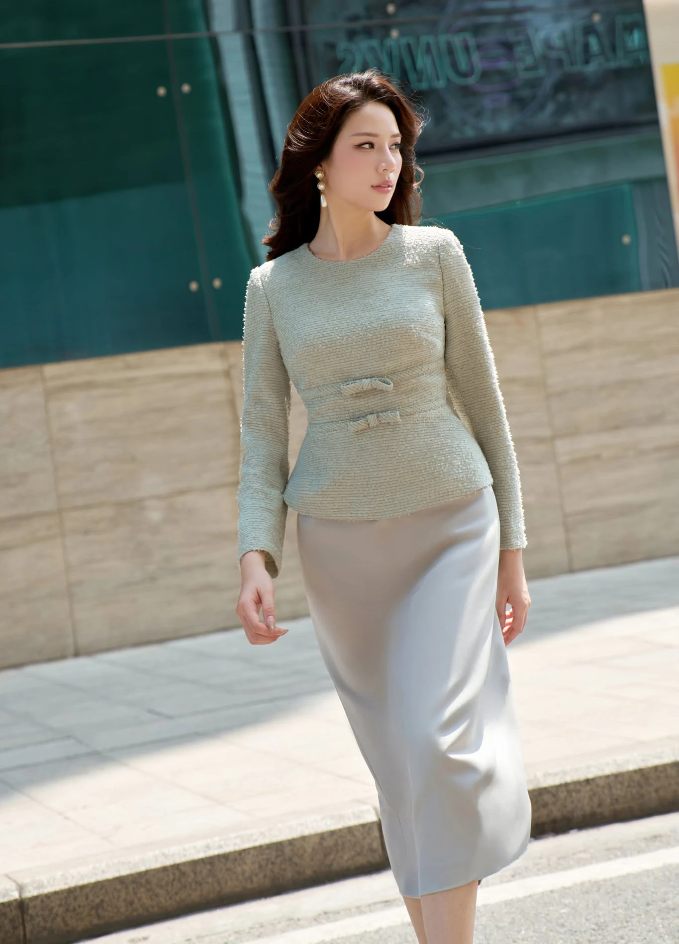 Ghi dấu ấn thanh lịch ngày thu với trang phục dạ tweed - Hình 2