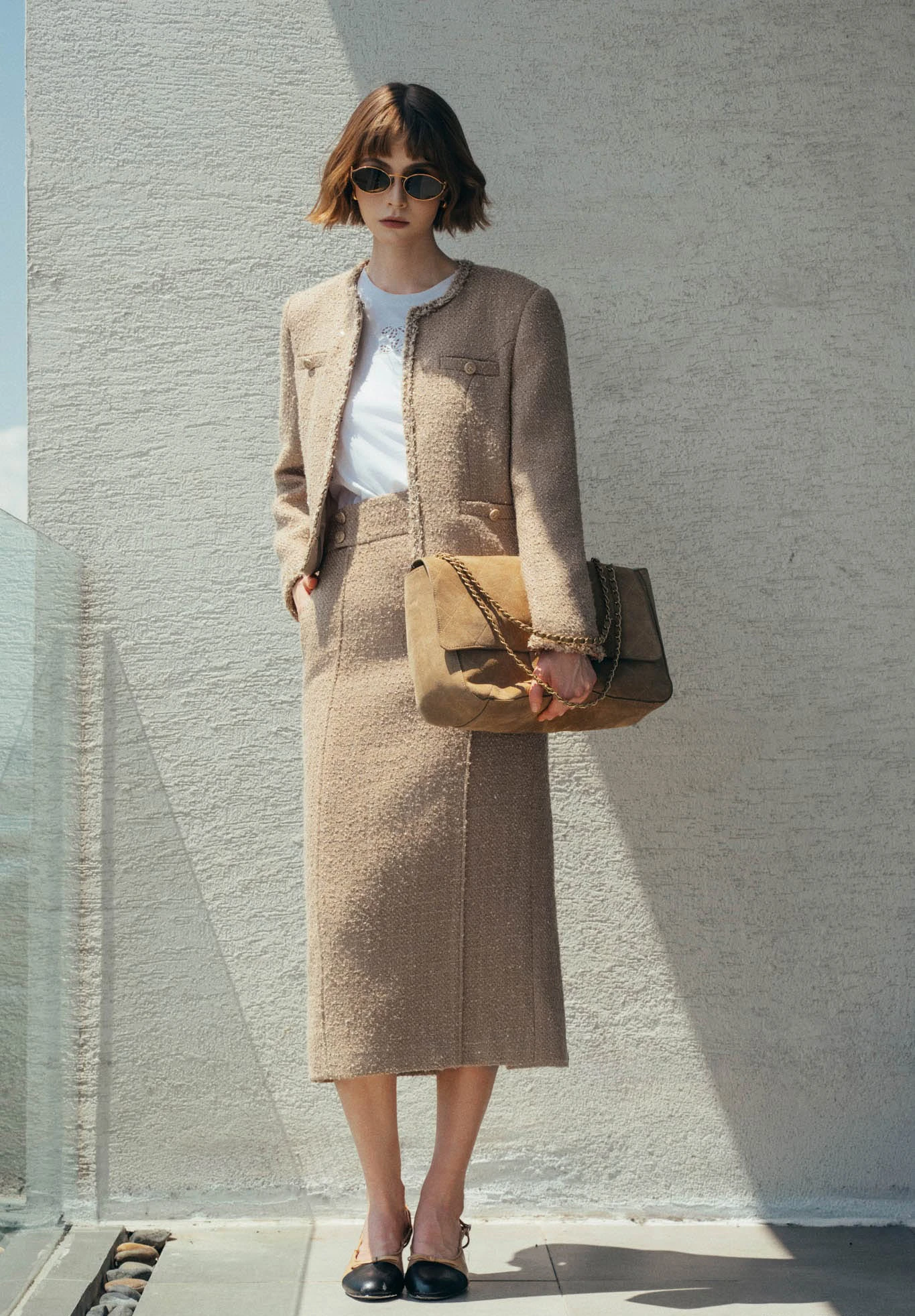 Ghi dấu ấn thanh lịch ngày thu với trang phục dạ tweed - Hình 5