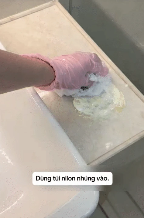 Kem đánh răng trộn với nước rửa chén, dầu gội hay baking soda sẽ ra sao? 4 mẹo dọn nhà khiến hội chị em tò mò muốn thử ngay - Hình 2