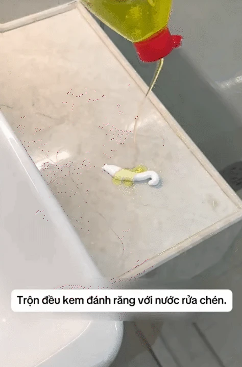 Kem đánh răng trộn với nước rửa chén, dầu gội hay baking soda sẽ ra sao? 4 mẹo dọn nhà khiến hội chị em tò mò muốn thử ngay - Hình 1