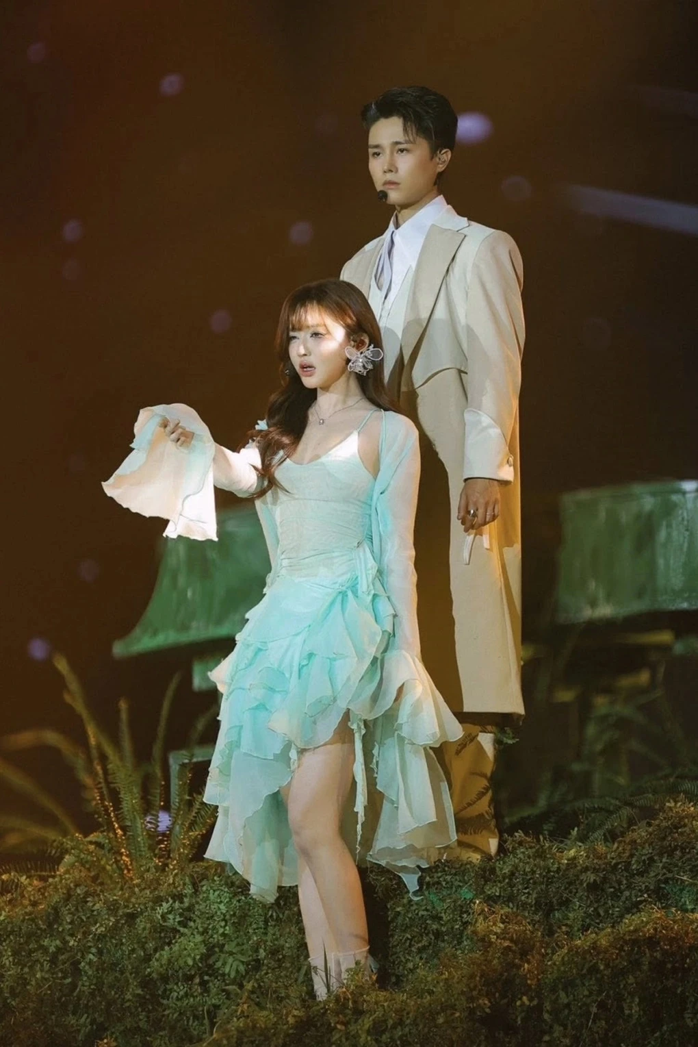 Mỹ nhân Việt bất ngờ mượn Halloween để công khai bạn trai kém 6 tuổi - Hình 3