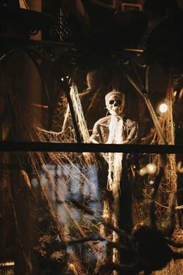 Quán cafe ở Hà Nội mạnh tay chi hàng trăm triệu đồng, biến hình đón Halloween - Hình 5