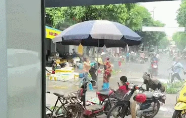 Chủ quán hải sản xịt nước vào mặt bà bán rau bị phạt hơn 2 năm tù - Hình 2
