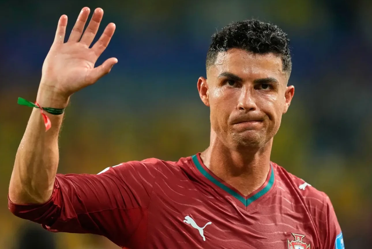 Cú like gây tranh cãi của Ronaldo - Hình 1