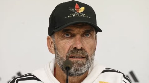 Jurgen Klopp tiếp tục hục hặc với phóng viên Đức - Hình 1
