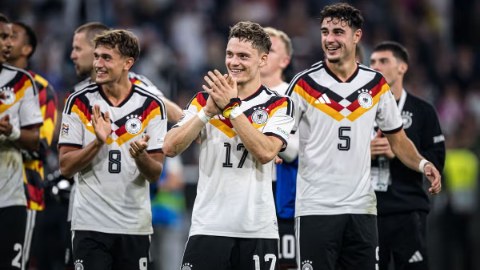 Jurgen Klopp tiếp tục hục hặc với phóng viên Đức - Hình 2