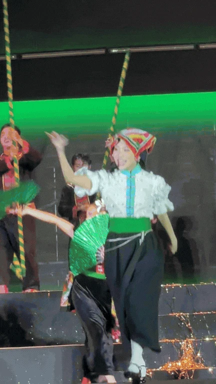 Phương Mỹ Chi đội chiếc khăn Piêu, thẳng thắn nói về tranh cãi làm buồn lòng khán giả - Hình 2