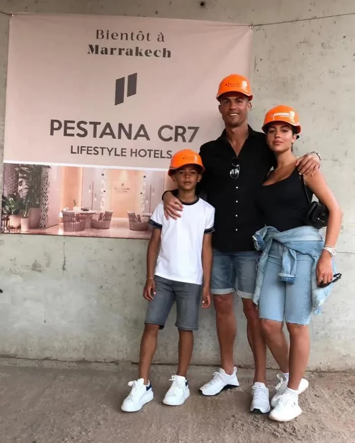 Tỷ phú Ronaldo sẽ làm gì sau khi giải nghệ? - Hình 2