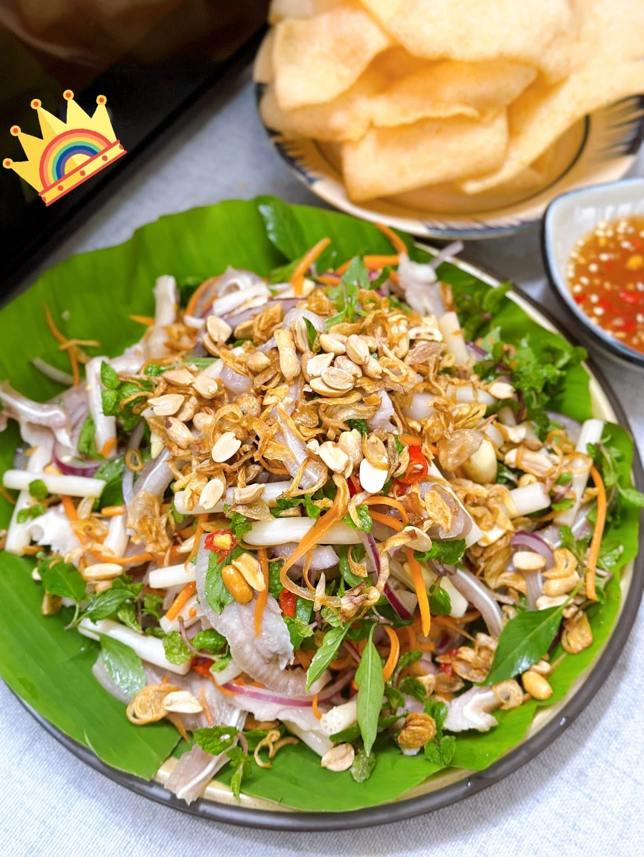 Loại rau thanh mát, giàu chất xơ, vitamin C và khoáng chất, tốt tim mạch và làn da, đem làm món gỏi cực hấp dẫn - Hình 1