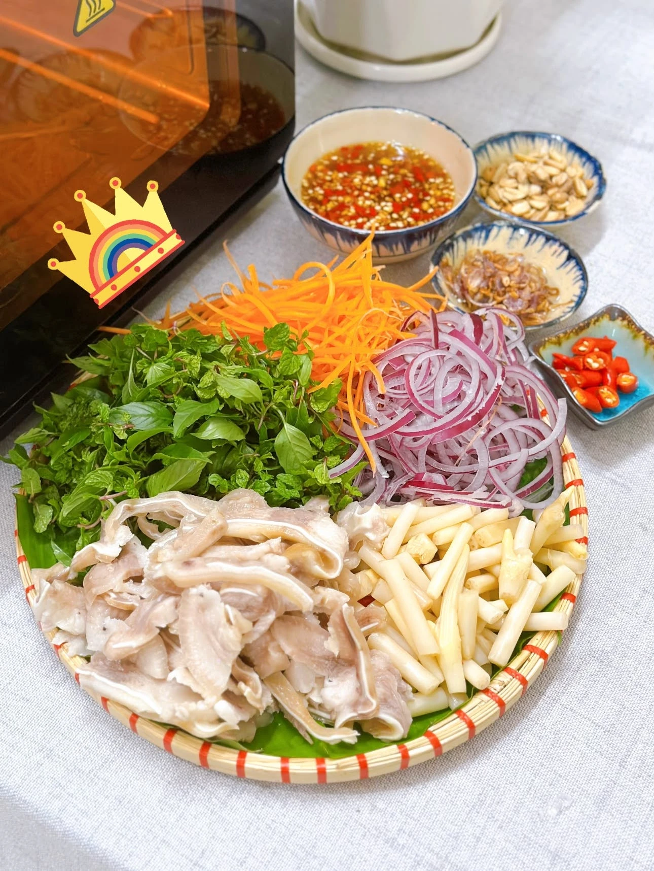 Loại rau thanh mát, giàu chất xơ, vitamin C và khoáng chất, tốt tim mạch và làn da, đem làm món gỏi cực hấp dẫn - Hình 2