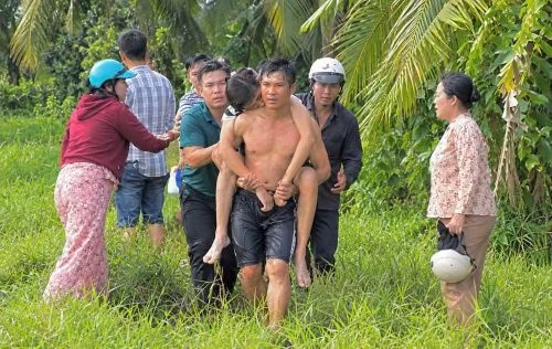 Nam sinh lớp 10 đuối nước khi cùng bạn đi câu cá tại Vĩnh Long - Hình 1