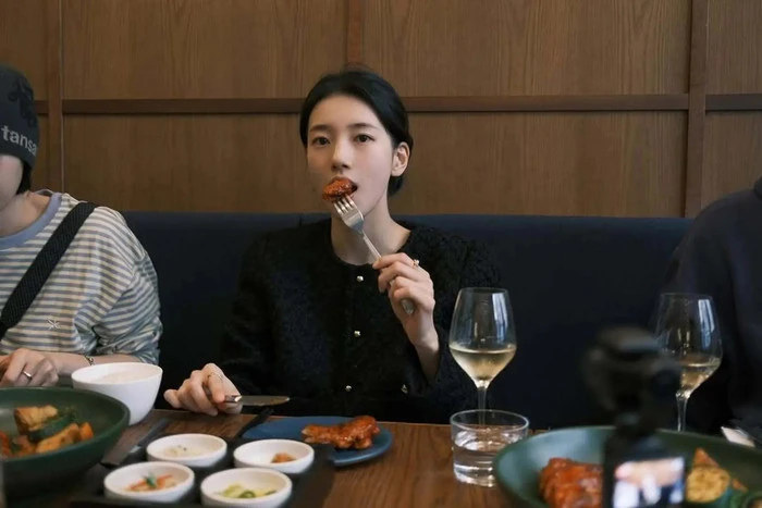 Ảnh đời thường của tình đầu quốc dân Bae Suzy ở Pháp gây sốt - Hình 3