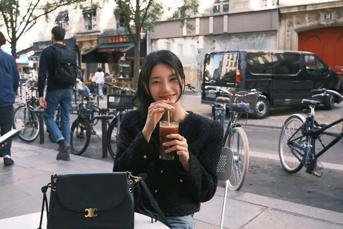 Ảnh đời thường của tình đầu quốc dân Bae Suzy ở Pháp gây sốt - Hình 2