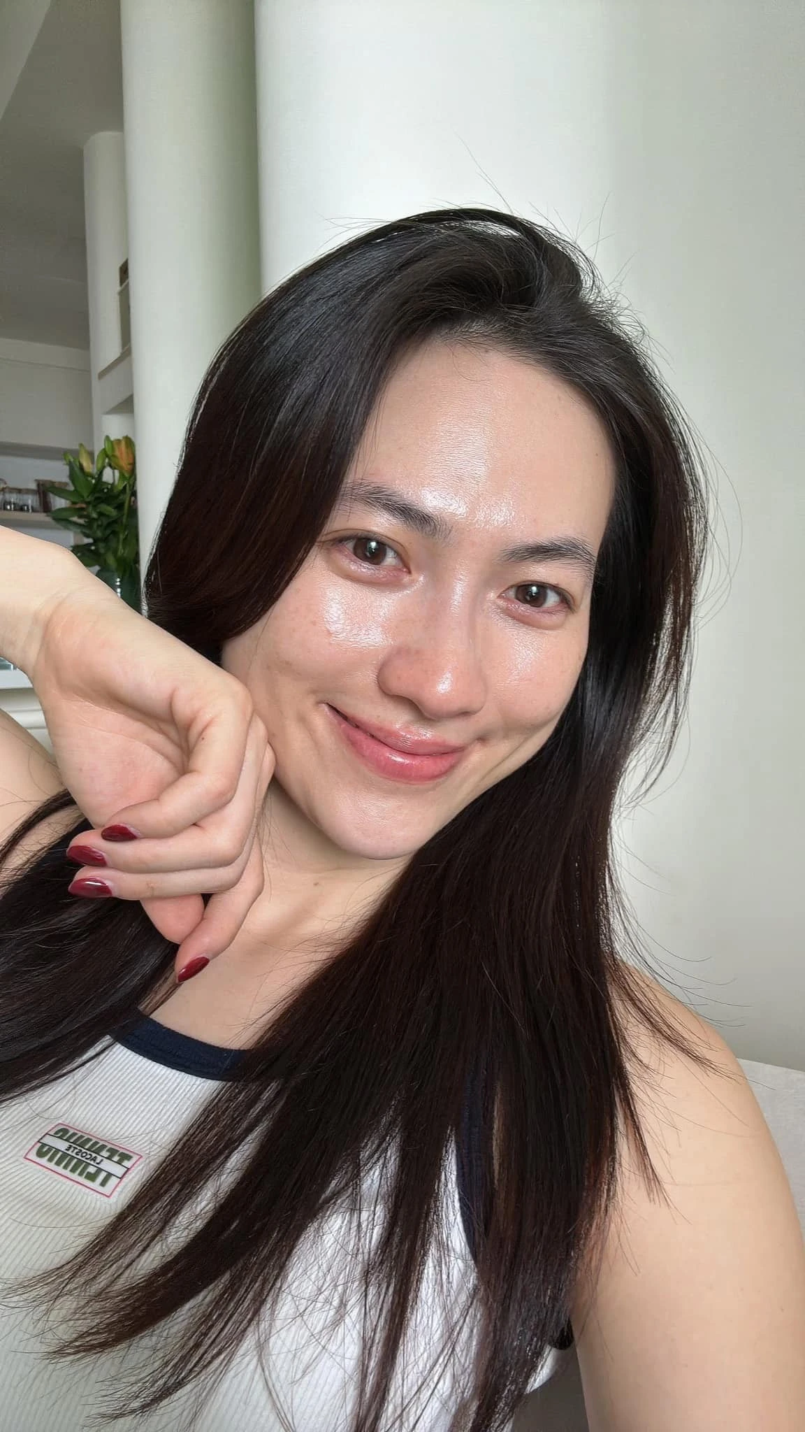 Cô bé Cà Mau bán xôi phụ mẹ bất ngờ lọt đề cử đẹp nhất thế giới - Hình 2