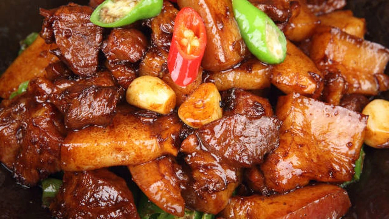 Công thức làm thịt ba chỉ rang cháy cạnh vàng óng mà không khô từ mẹo pha nước sốt chuẩn vị - Hình 5