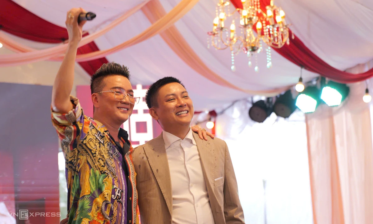 Đàm Vĩnh Hưng và đồng nghiệp chúc phúc Hoài Lâm - Hình 3