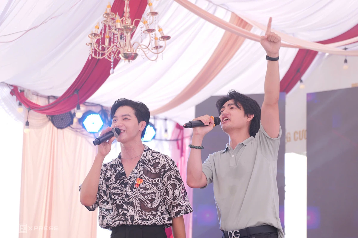 Đàm Vĩnh Hưng và đồng nghiệp chúc phúc Hoài Lâm - Hình 5