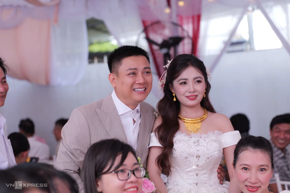 Đàm Vĩnh Hưng và đồng nghiệp chúc phúc Hoài Lâm - Hình 8