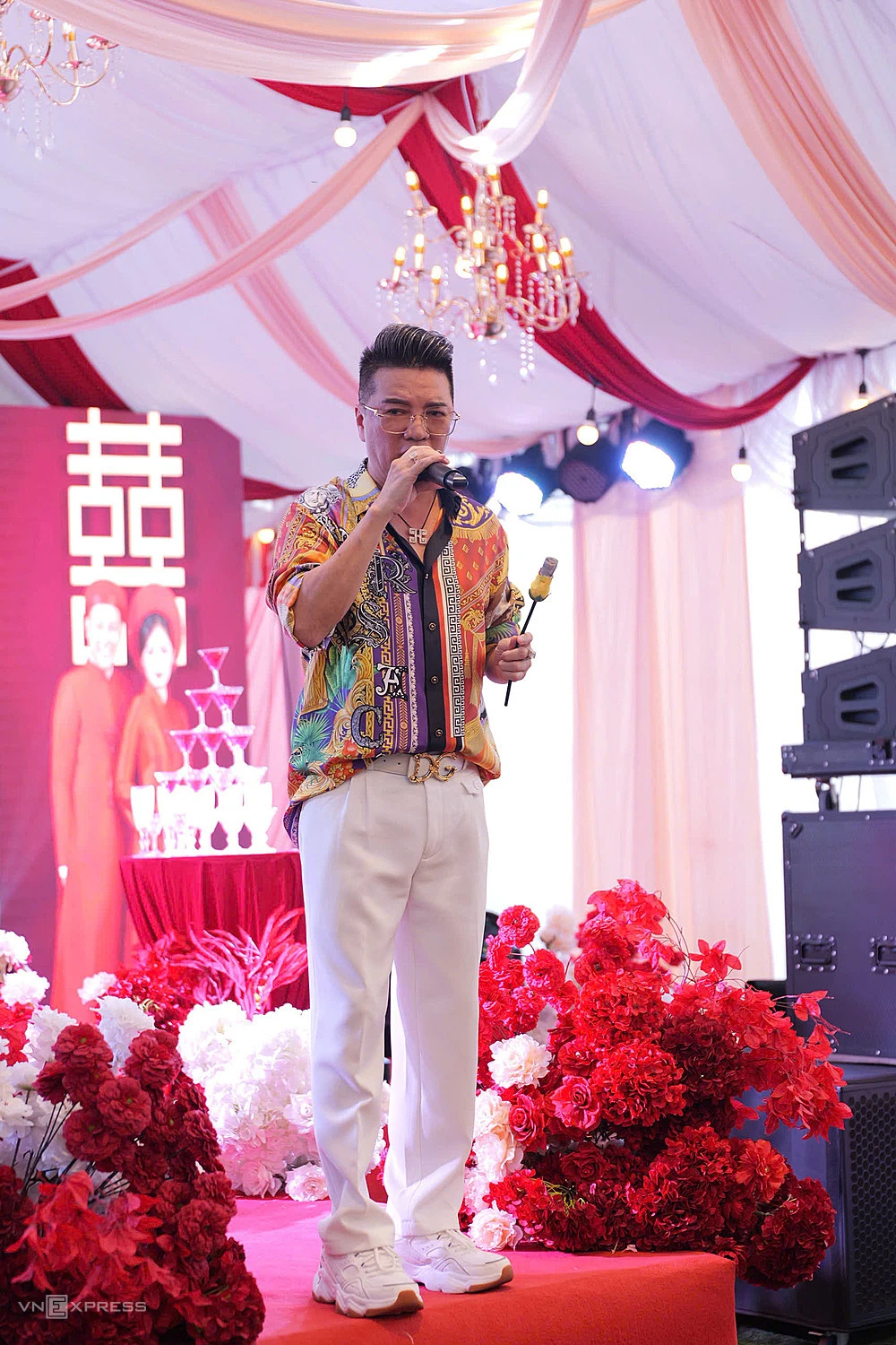 Đàm Vĩnh Hưng và đồng nghiệp chúc phúc Hoài Lâm - Hình 4
