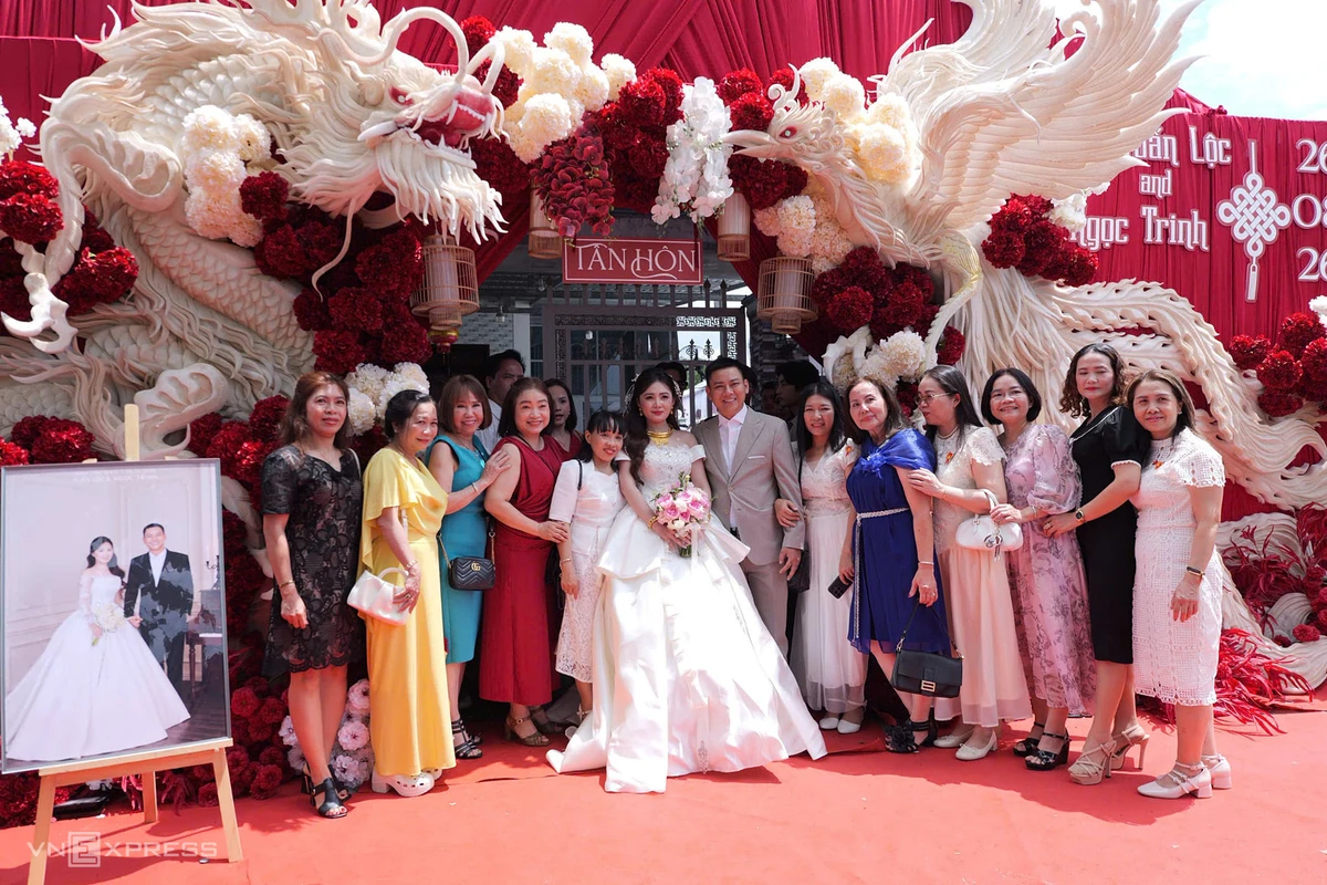 Đàm Vĩnh Hưng và đồng nghiệp chúc phúc Hoài Lâm - Hình 9