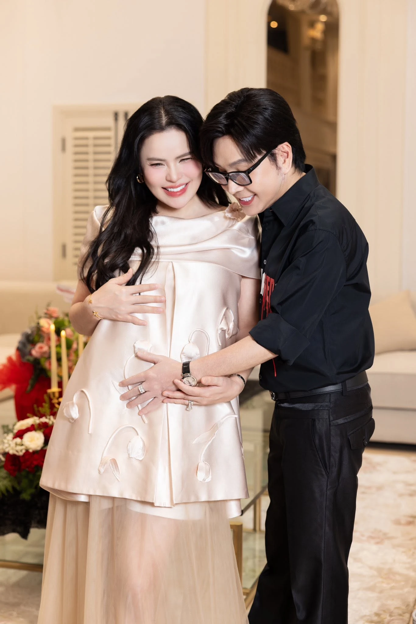 Hoa hậu Việt ly hôn chồng đại gia hơn 20 tuổi, đi bước nữa với NSƯT ai cũng biết mặt - Hình 8