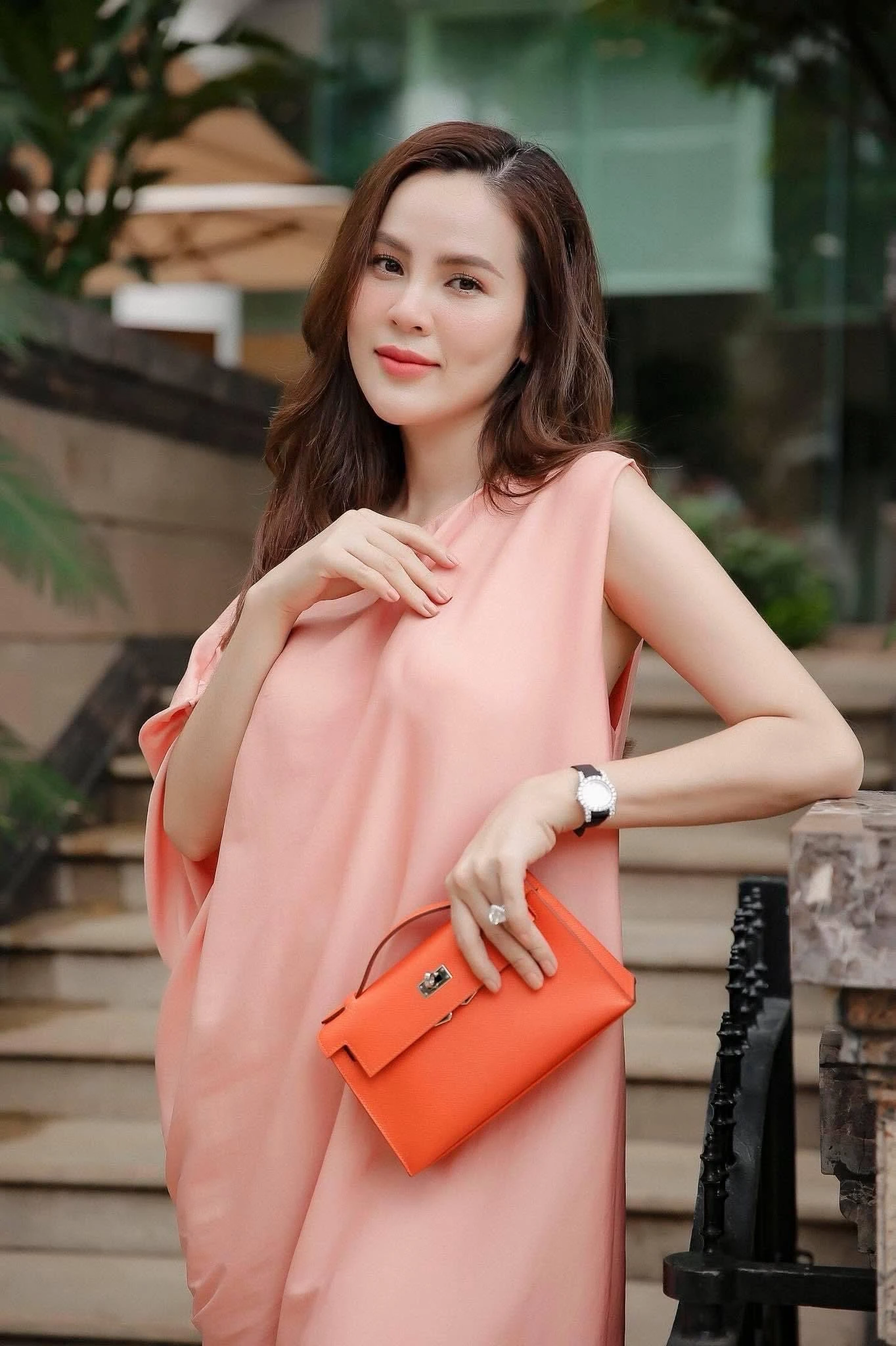 Hoa hậu Việt ly hôn chồng đại gia hơn 20 tuổi, đi bước nữa với NSƯT ai cũng biết mặt - Hình 1