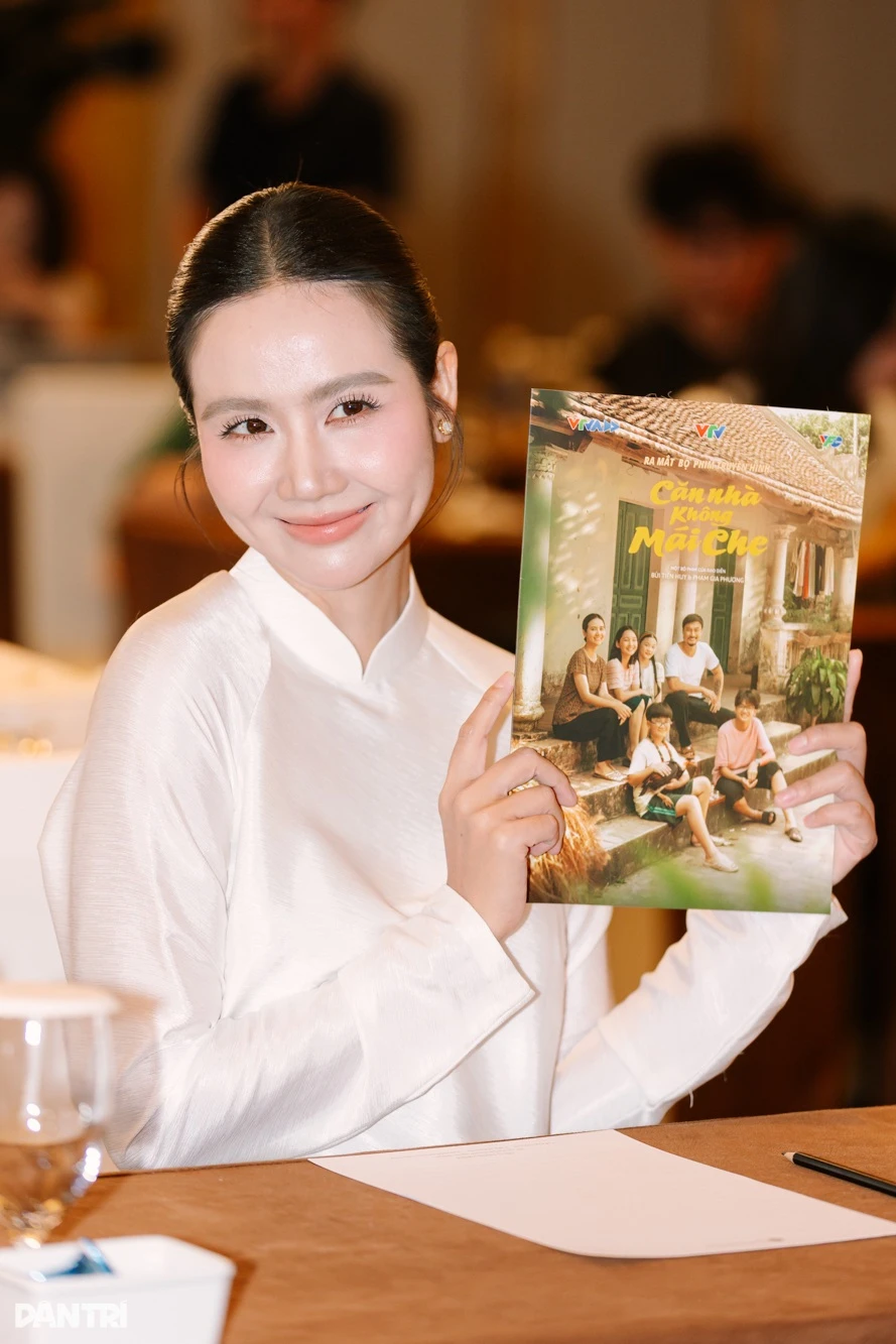 Huyền Lizzie tuổi 36: Tôi có con, gia đình và nghề diễn là đủ đầy - Hình 7