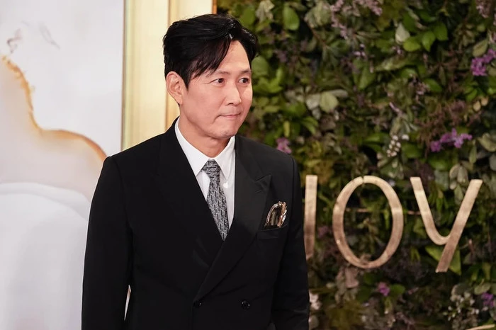 Khán giả chia buồn với ông hoàng phòng vé Lee Jung Jae - Hình 2