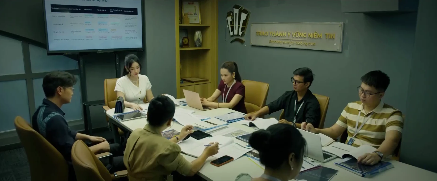 Mùa hè năm ấy - Tập 25: Khánh tỏ tình ngọt ngào, Phương xác nhận danh phận - Hình 13
