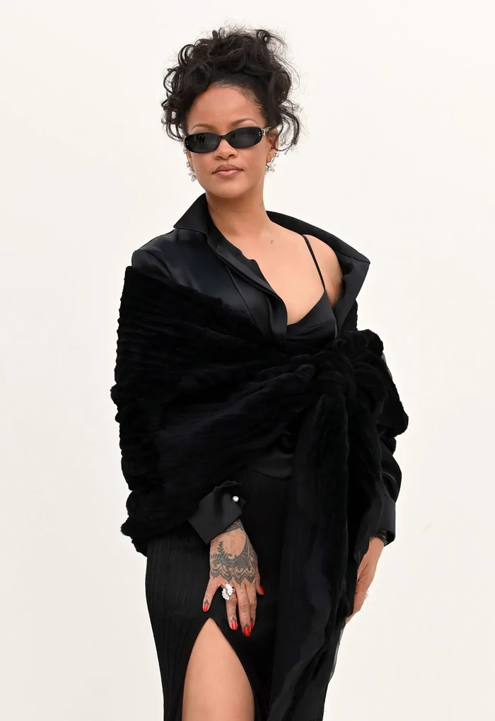 Rihanna đáp trả EJ Johnson sau màn đá xéo tại Paris Fashion Week - Hình 2