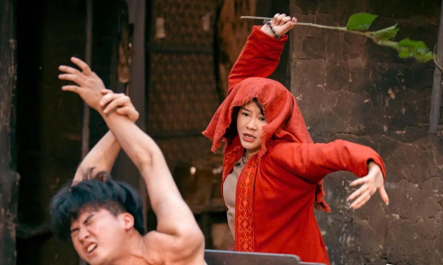 Hoa hậu hot nhất Trại Buôn Người là phú bà real: Thủ khoa Đại học tiền kiếm 1 ngày bằng cát-xê 1 phim, sống ở container đẹp như cổ tích - Hình 5