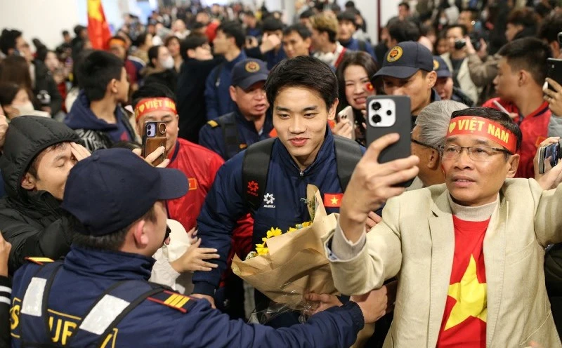 Đình Bắc knock-out người nhện TQ, CĐV quốc tế sốc, phán 1 câu xanh rờn về VN? - Hình 6