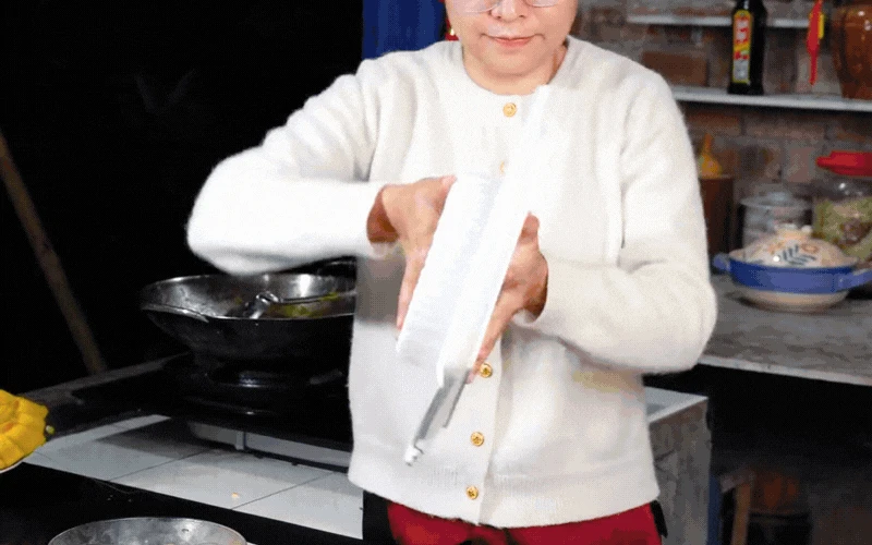 Đặc sản nỗi nhớ gói tròn trong bát thịt đông trong veo: Món ăn lạnh nhưng sưởi ấm cả mùa đoàn viên - Hình 21