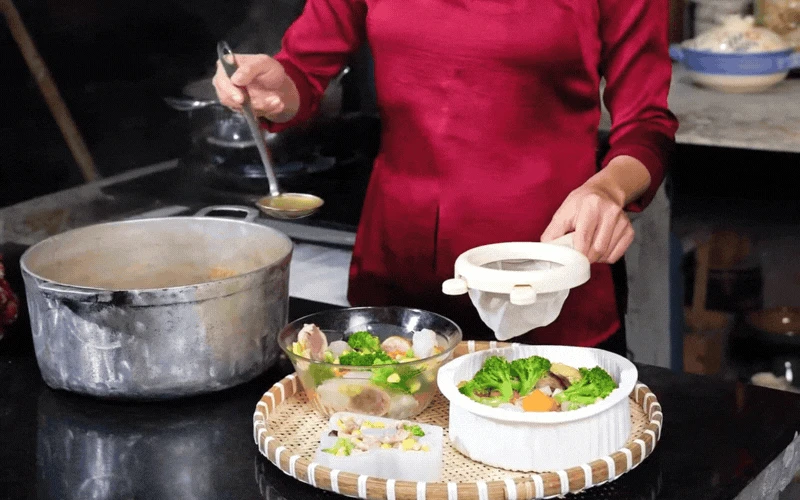 Đặc sản nỗi nhớ gói tròn trong bát thịt đông trong veo: Món ăn lạnh nhưng sưởi ấm cả mùa đoàn viên - Hình 19