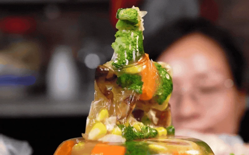 Đặc sản nỗi nhớ gói tròn trong bát thịt đông trong veo: Món ăn lạnh nhưng sưởi ấm cả mùa đoàn viên - Hình 6