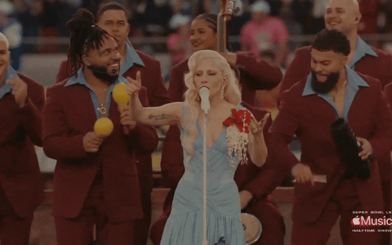 Sân khấu Super Bowl bị Tổng thống Trump chê tệ nhất lịch sử: Cả núi tiền dàn dựng, khiến cả triệu người tự hào - Hình 3