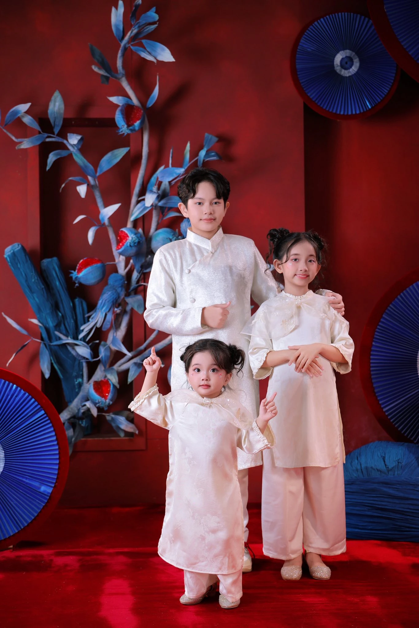 Khung hình toàn cực phẩm nhà Khánh Thi - Phan Hiển: Bé Kubi xuất sắc, Anna và Lisa gây sốt vì quá đáng yêu - Hình 5