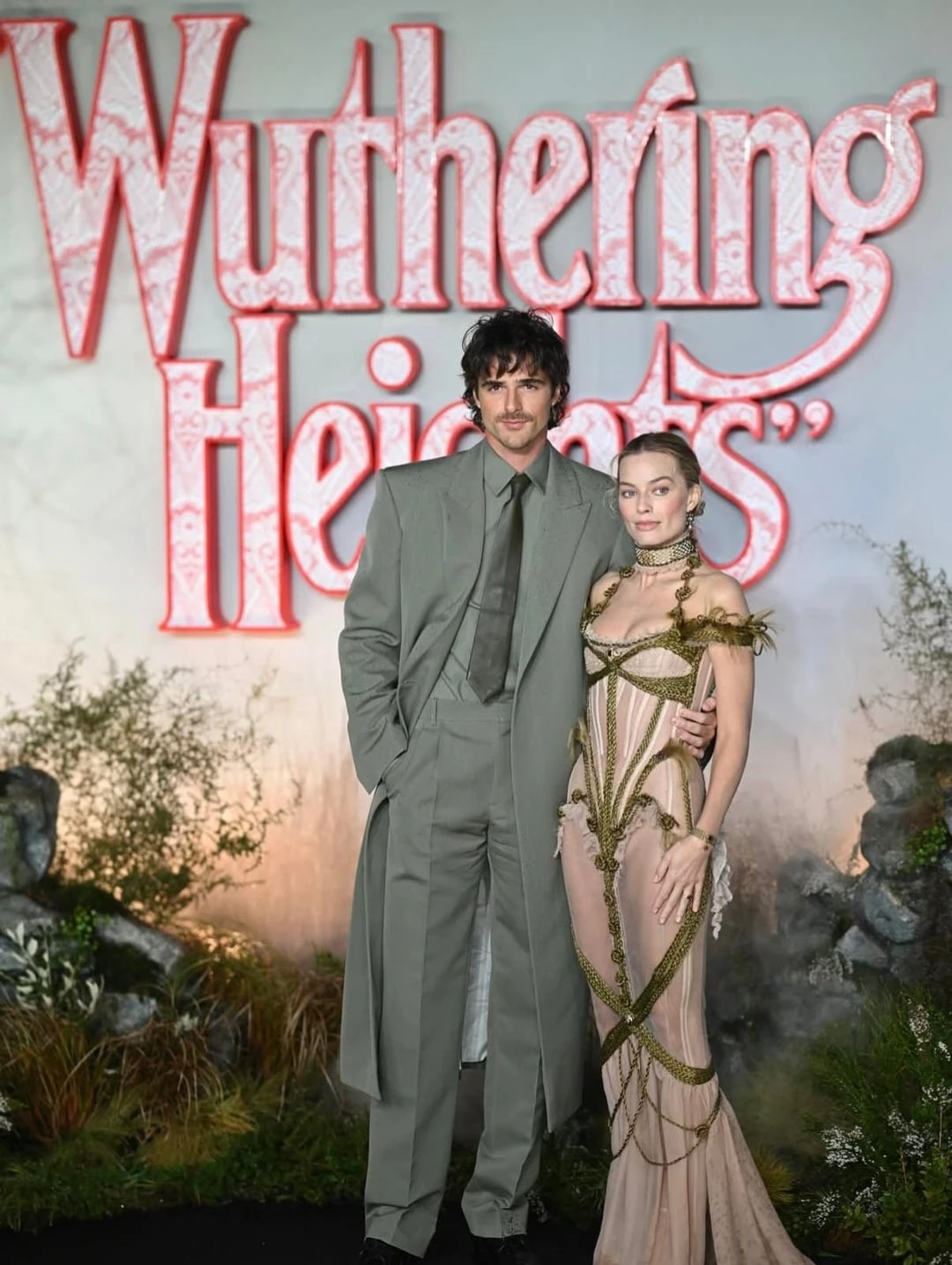 Cặp đôi đẹp nhất thế giới hiện tại: Lên đồ đồng điệu như fashion show, phản ứng hóa học tóe lửa dù chênh 7 tuổi! - Hình 4