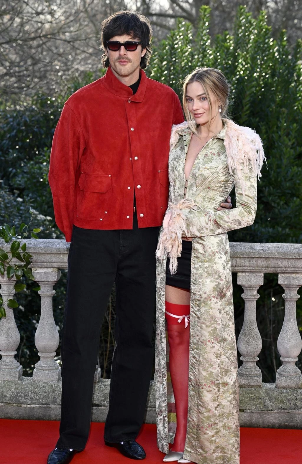 Cặp đôi đẹp nhất thế giới hiện tại: Lên đồ đồng điệu như fashion show, phản ứng hóa học tóe lửa dù chênh 7 tuổi! - Hình 2