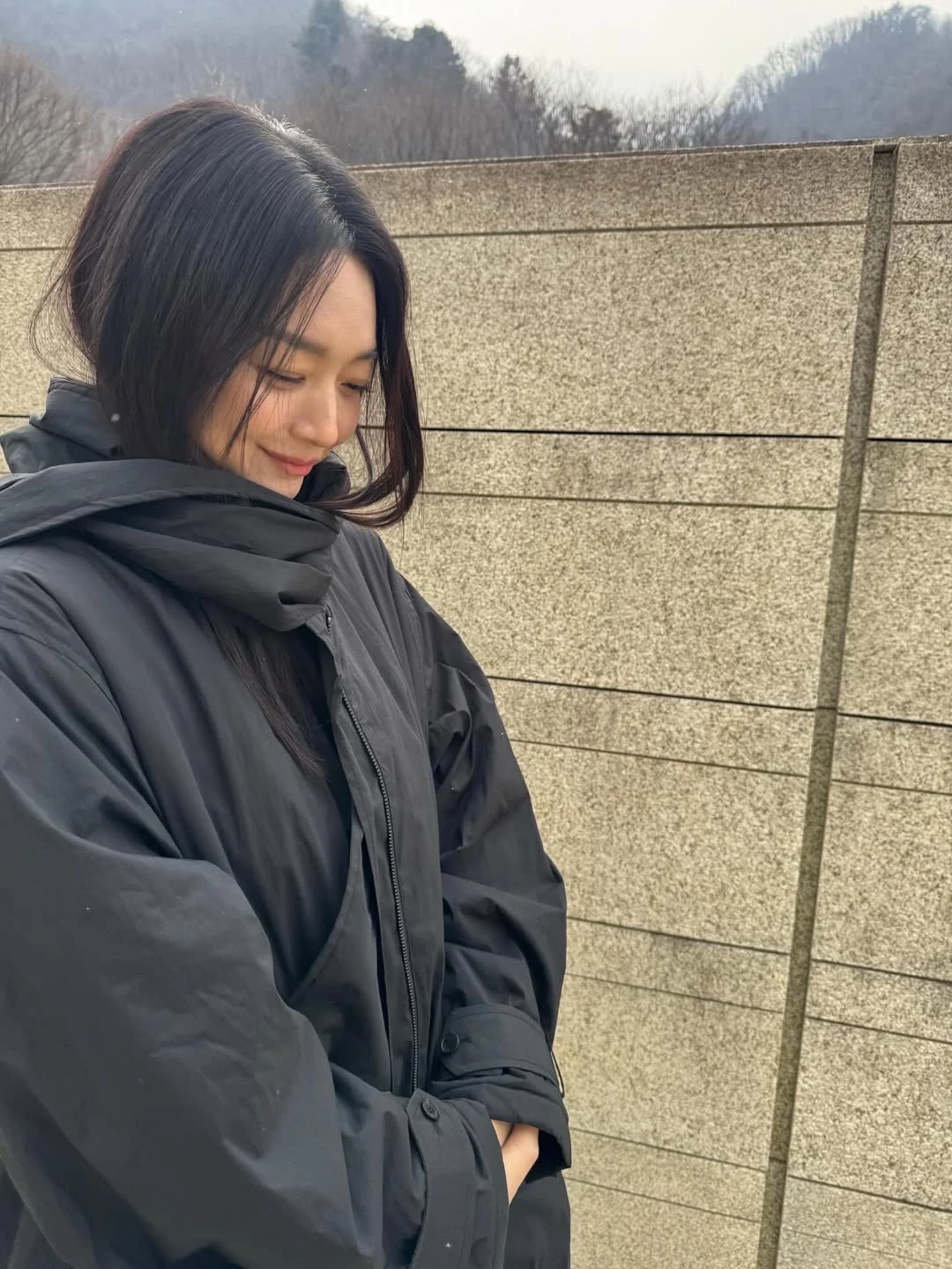 Cách Kim Woo Bin đối xử với cô dâu mới Shin Min Ah - Hình 1