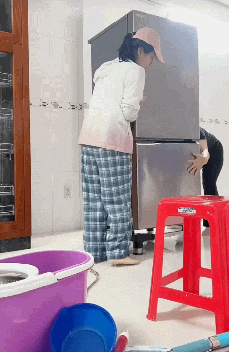 5 năm làm dâu, năm nào cũng rửa nhà đón Tết: Xịt nước khắp nhà từ tủ lạnh đến sàn nhà... dân tình vừa lo vừa nể - Hình 2