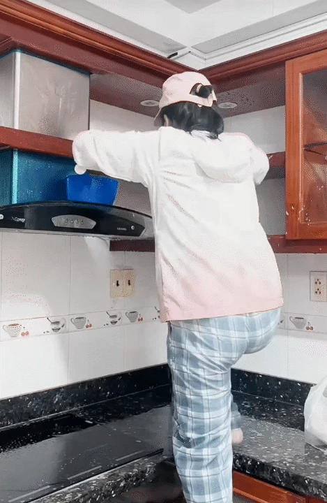 5 năm làm dâu, năm nào cũng rửa nhà đón Tết: Xịt nước khắp nhà từ tủ lạnh đến sàn nhà... dân tình vừa lo vừa nể - Hình 4