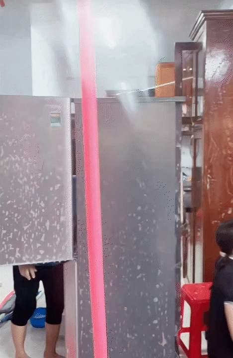 5 năm làm dâu, năm nào cũng rửa nhà đón Tết: Xịt nước khắp nhà từ tủ lạnh đến sàn nhà... dân tình vừa lo vừa nể - Hình 3