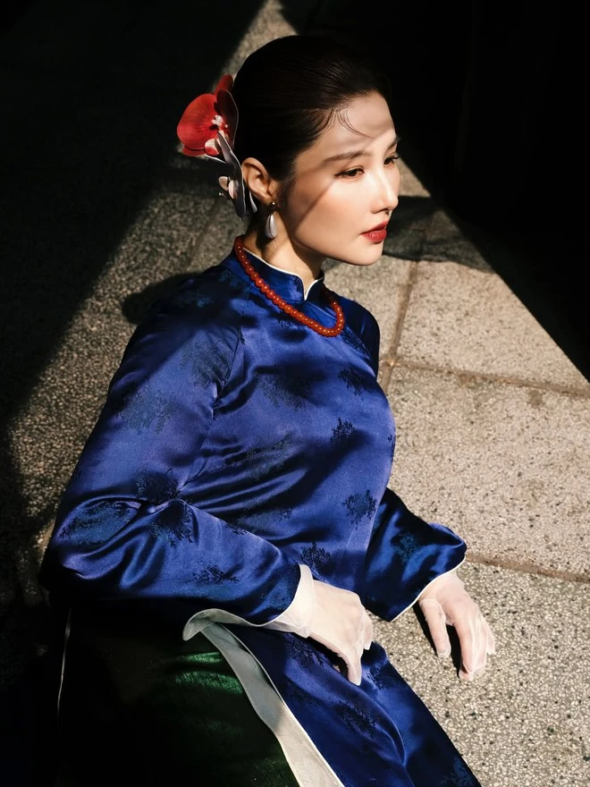 Áo dài xanh dương và khả năng tôn da ấn tượng - Hình 4