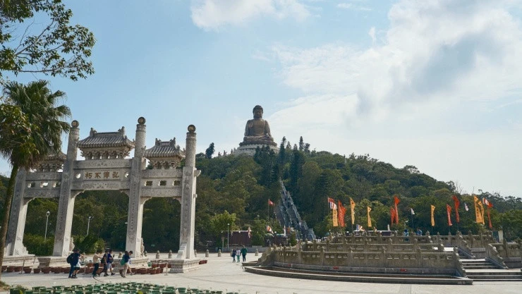 Đảo Lantau: Khám phá thiền viện 120 năm tuổi và đại tượng Phật khổng lồ tại Hong Kong - Hình 1