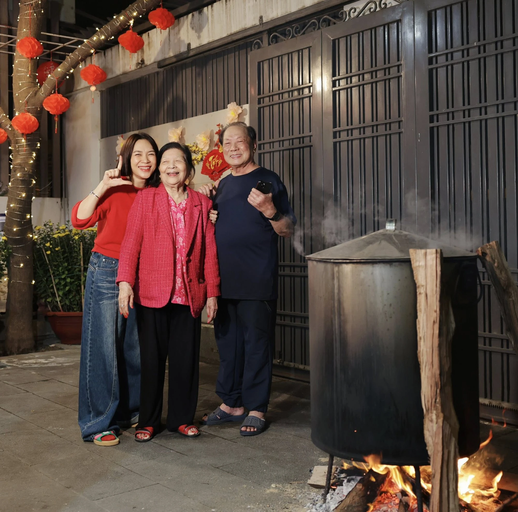 Team qua đường bắt gặp Mai Tài Phến giữ chuỗi ăn Tết cùng gia đình Mỹ Tâm - Hình 3